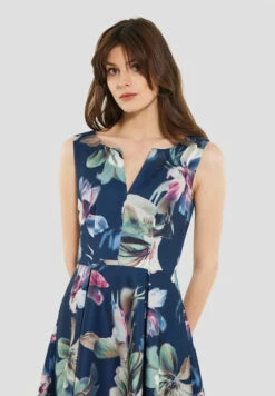 SWING Cocktailkleid Aus Scuba Mit Blumendruck 8 SWING Cocktailkleid Aus Scuba Mit Blumendruck -Dodenhof Shop 4c27f194b8863db070eae80d322bd1034e12f023 7200883090 3001 03