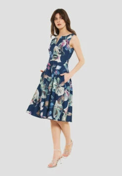 SWING Cocktailkleid Aus Scuba Mit Blumendruck 9 SWING Cocktailkleid Aus Scuba Mit Blumendruck -Dodenhof Shop aca39c1acc839fde7bac5c992d10d7a8e201bc4d 7200883090 3001 04