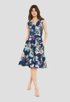 SWING Cocktailkleid Aus Scuba Mit Blumendruck 11 SWING Cocktailkleid Aus Scuba Mit Blumendruck -Dodenhof Shop cfe218c64dd0aa00a15ac49ec3c2cf8d13ba0d83 7200883090 3001 06